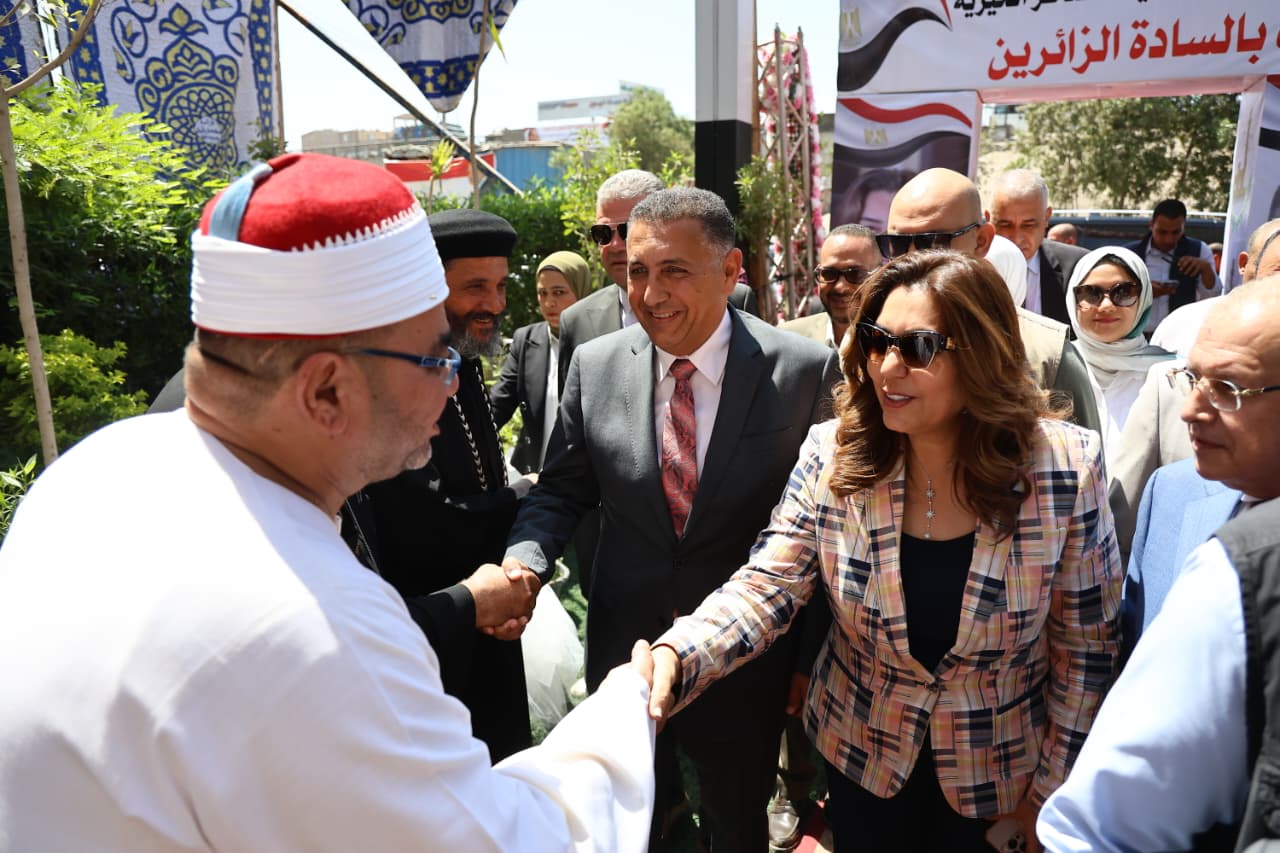 في ختام جولتها بمحافظة القليوبية.. وزيرة التنمية ا في ختام جولتها بمحافظة القليوبية.. وزيرة التنمية ا